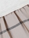 Tweekleurige babyjurk met beige ruitjes
