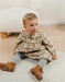 Babyjurk met beige ruitjes
