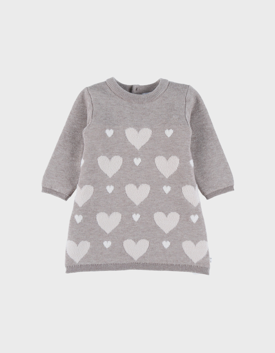 Beige gebreide jurk met hartjes
