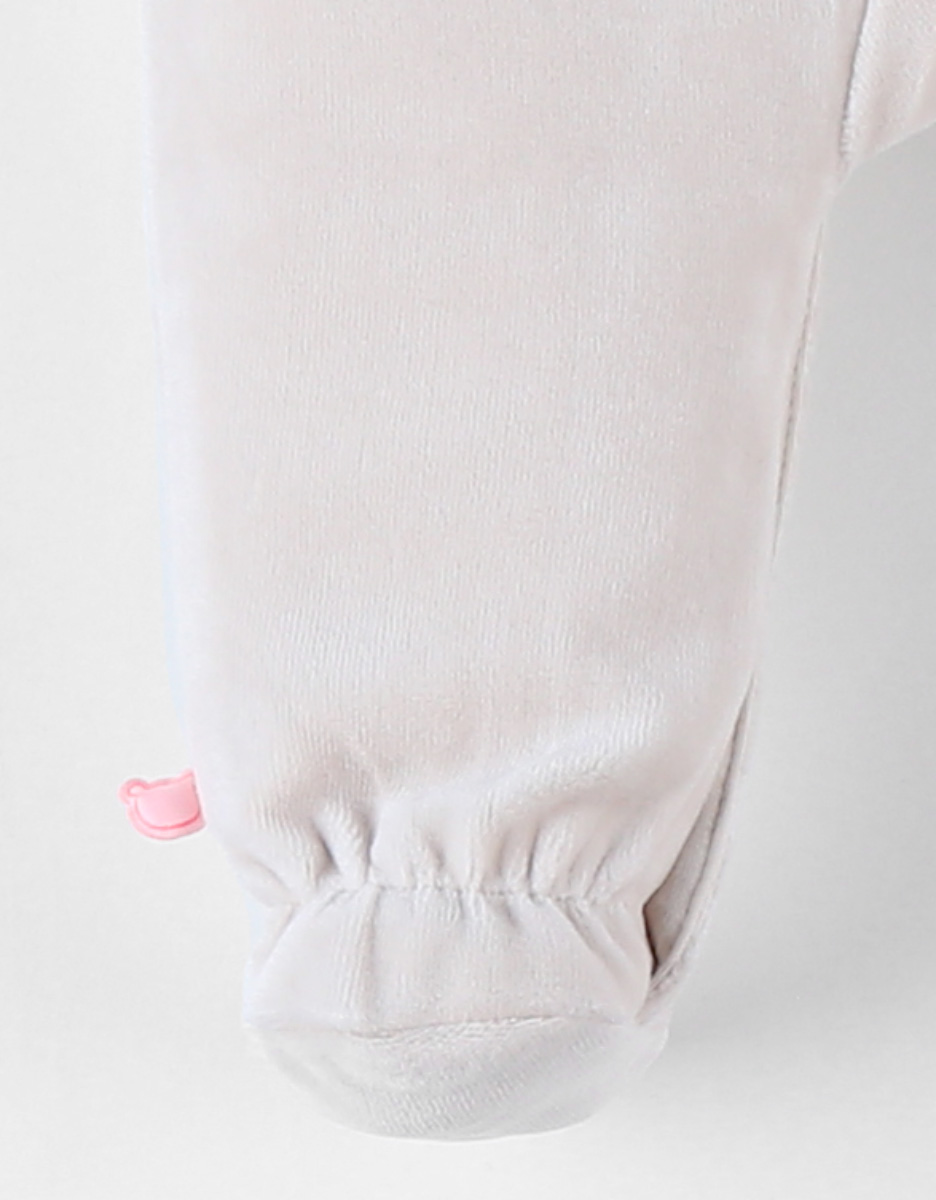 1-delige pyjama met wasbeertje uit fluweel, lichtbeige