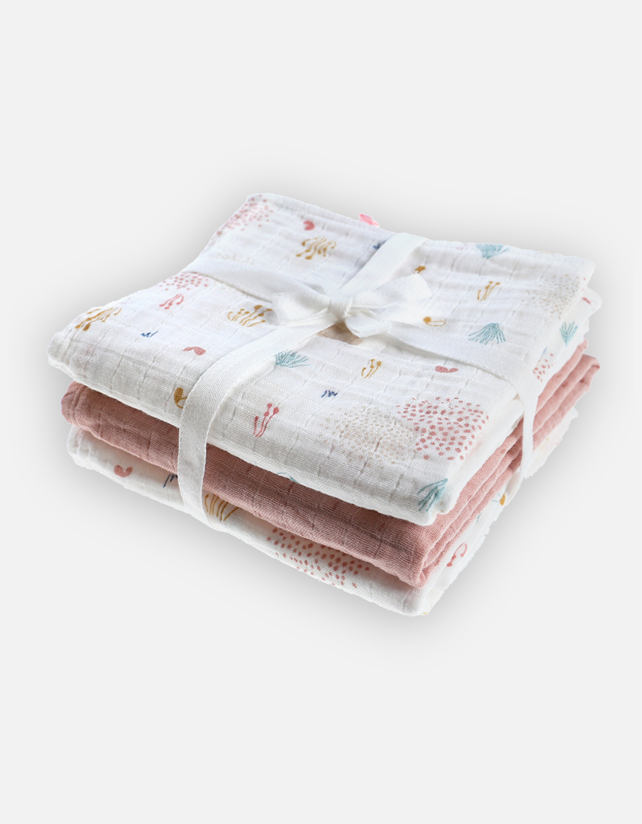 Set with 3 organic cotton muslin swaddles, off-white/light pink