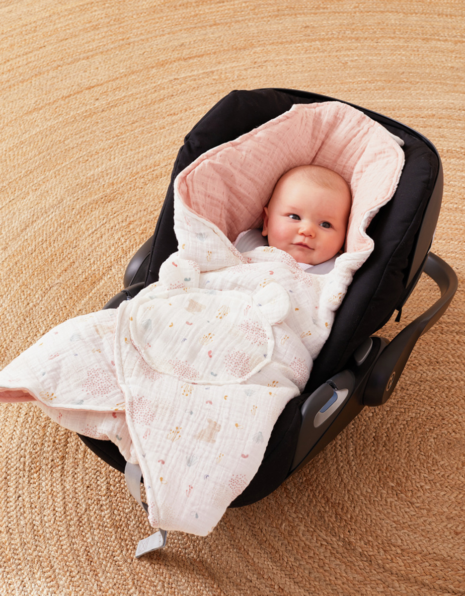 Quilted organic cotton muslin walking blanket, off-white/light pink