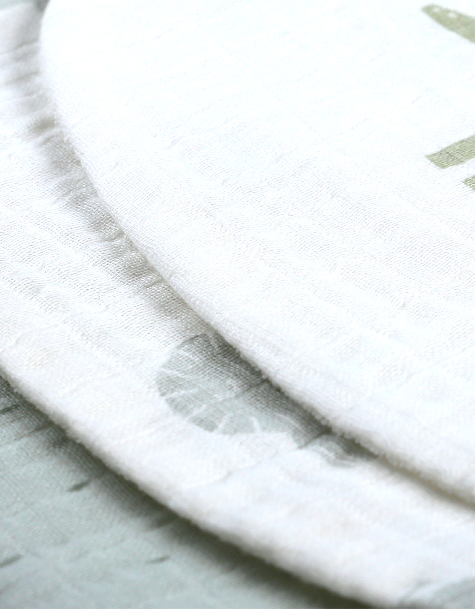 Set with 3 organic cotton muslin bibs, off-white/sage