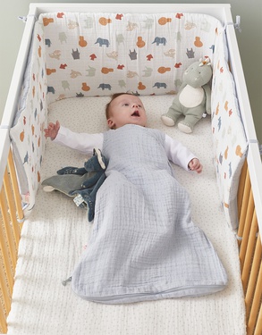 Organic cotton muslin bed bumper, off-white/blue