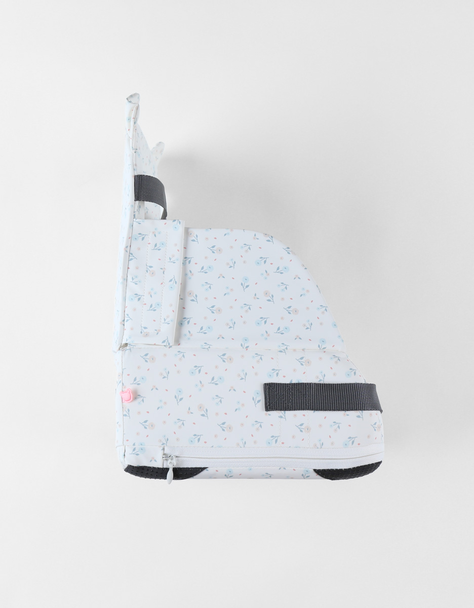 Waterproof booster seat, off-white