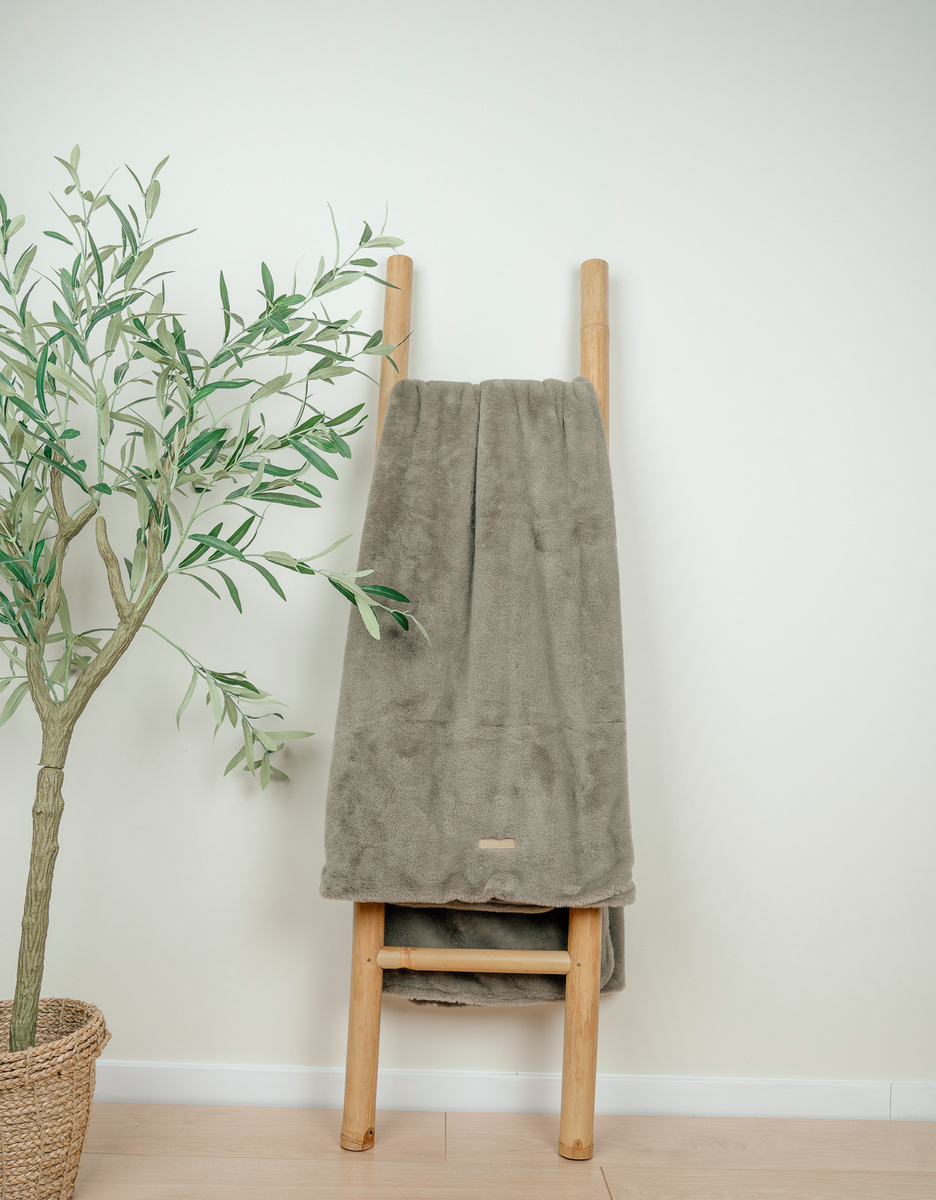 Couverture en fausse fourrure kaki 140x200 cm