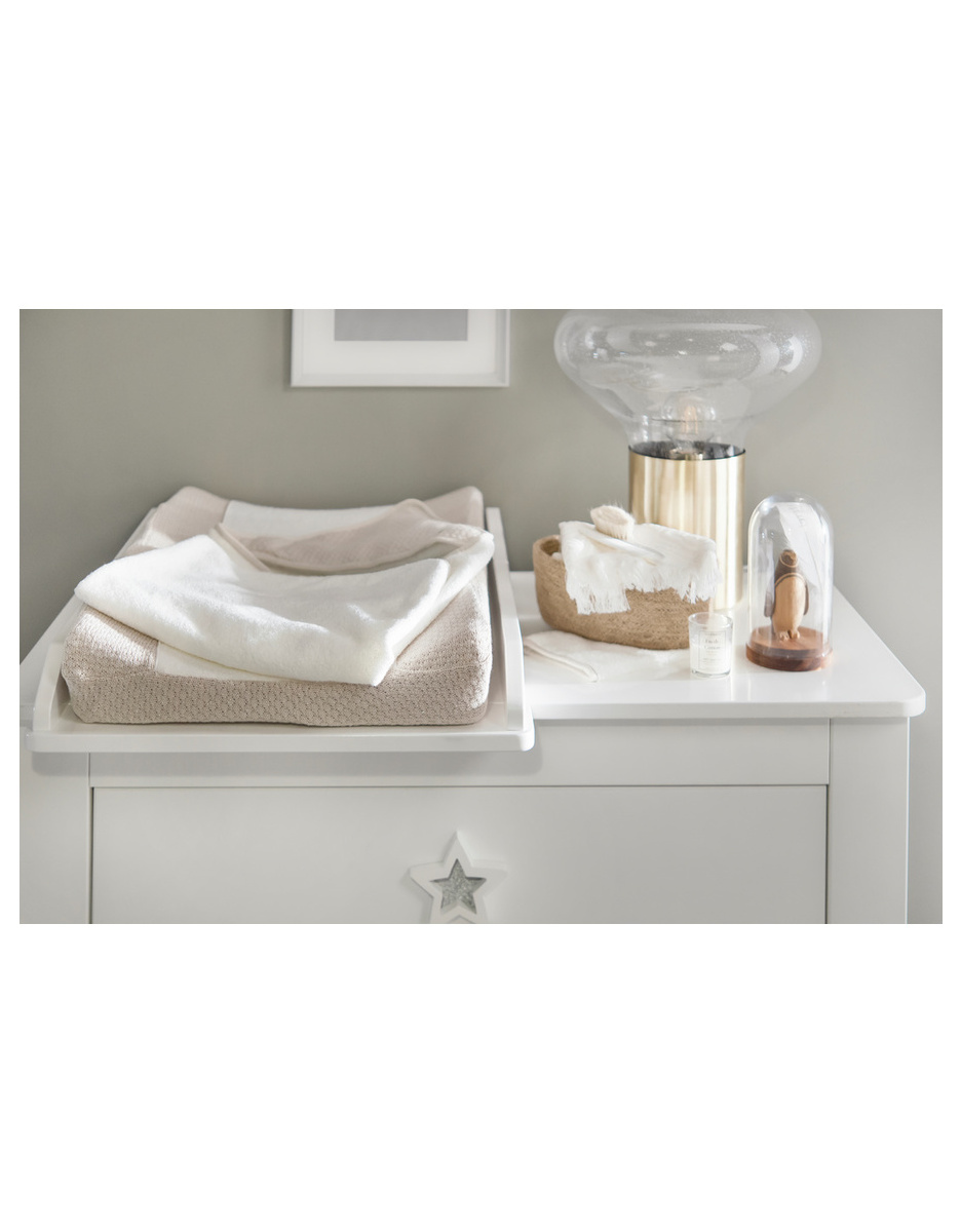 Changing unit white