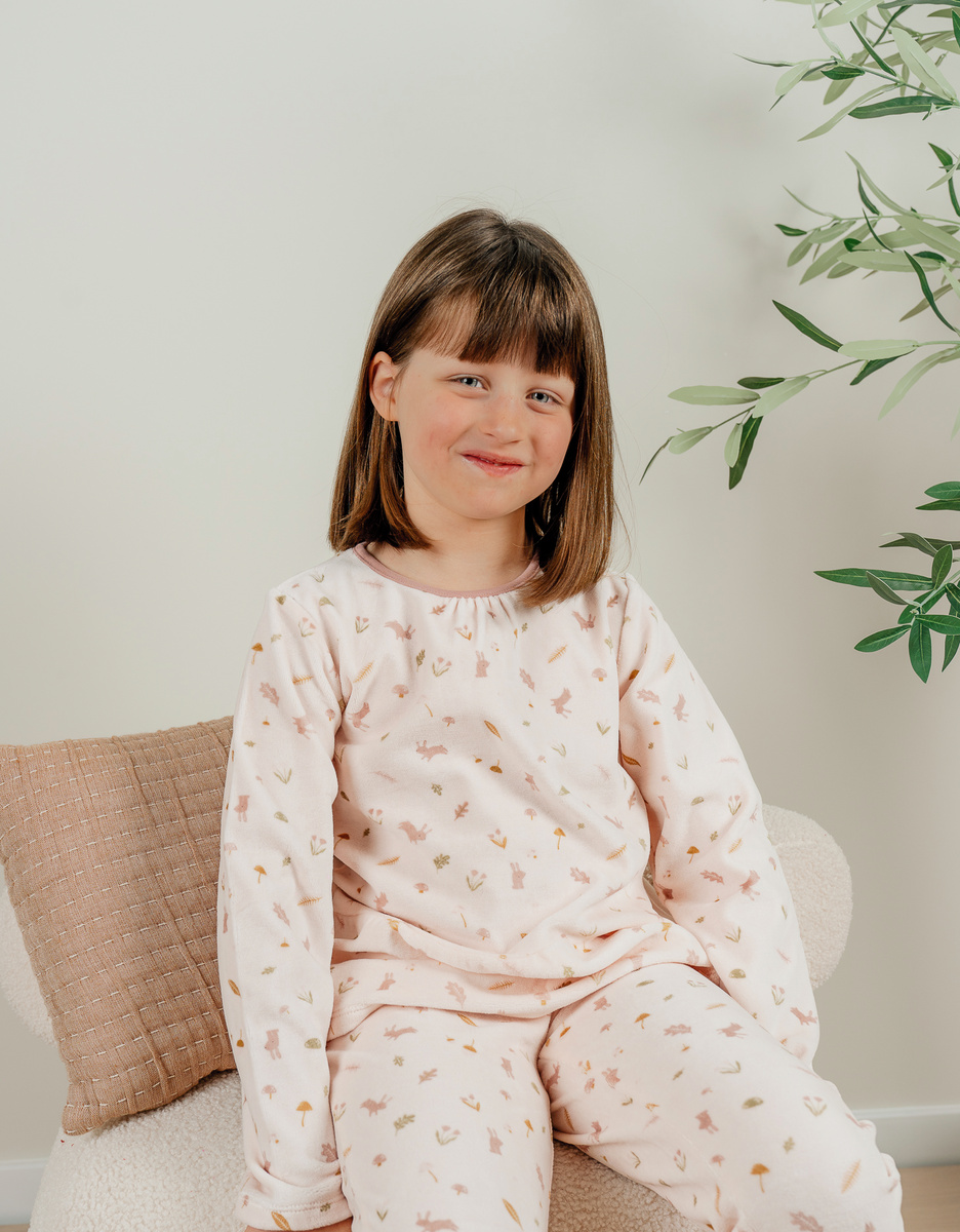 Pyjamaset van velours in roze met bloemen en konijn
