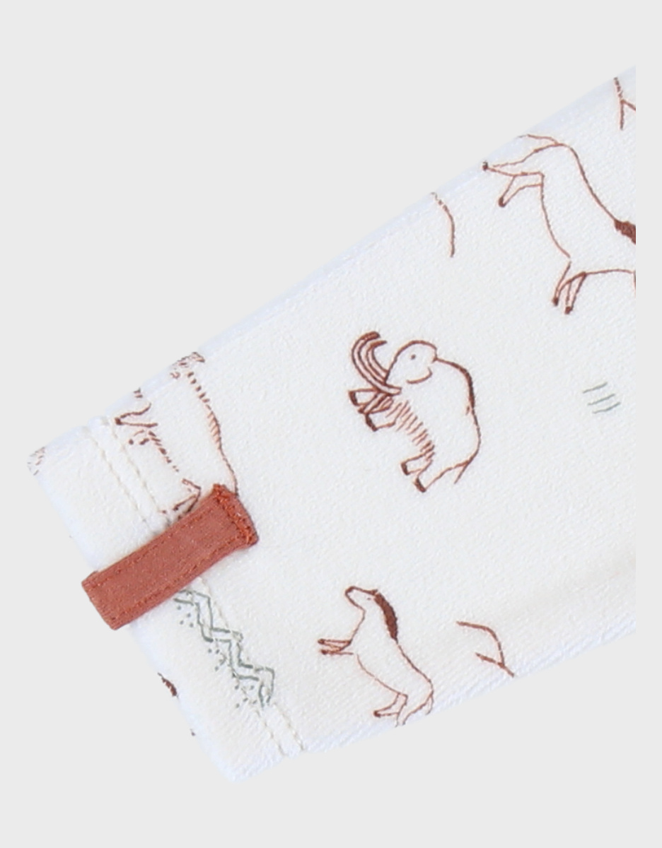 Babypyjama met mammoetprint in fluweel
