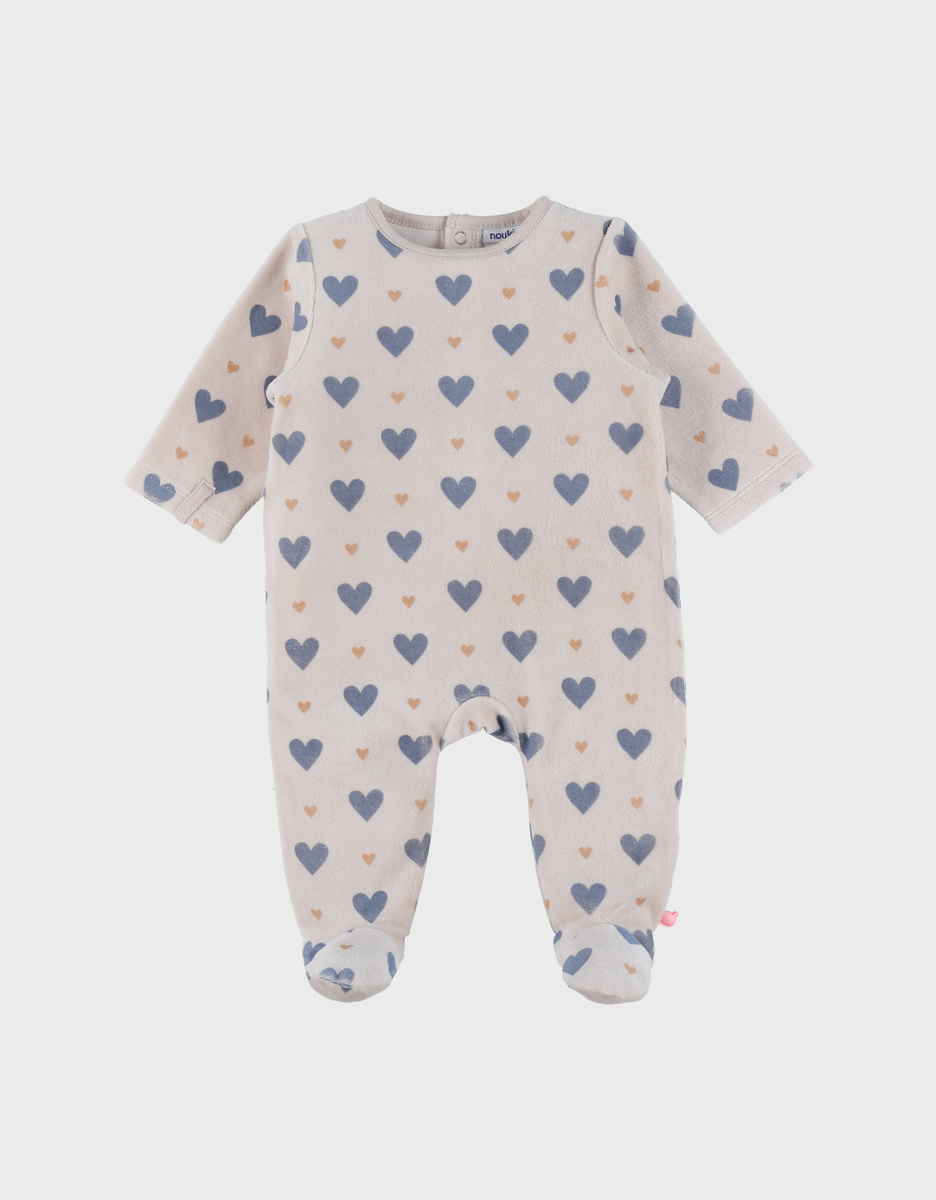 Baby pyjama van beige velours met hartjesprint
