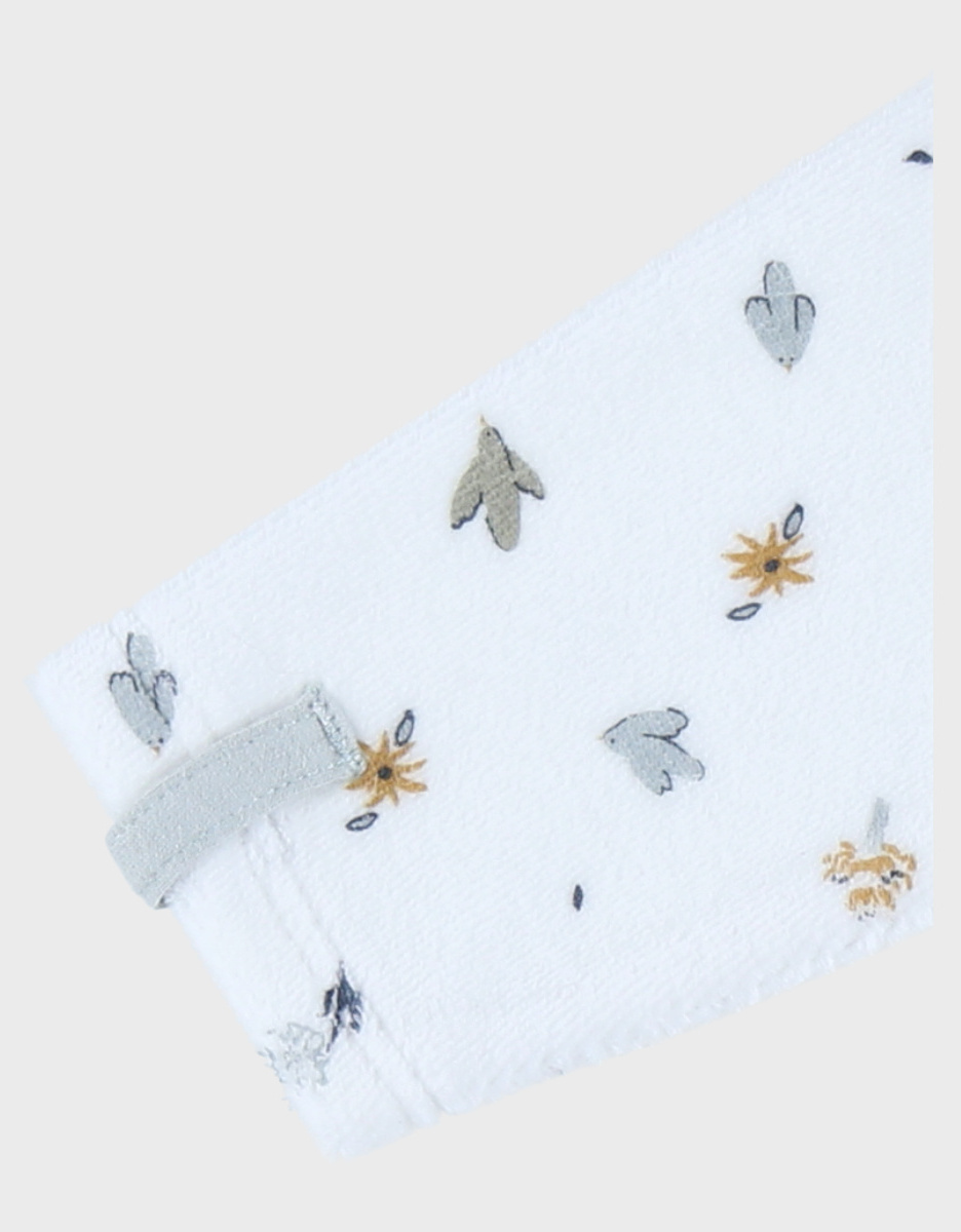 Witte velours baby pyjama met vogelprint
