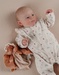 Lichtroze velours baby pyjama met bloemenprint en ruches
