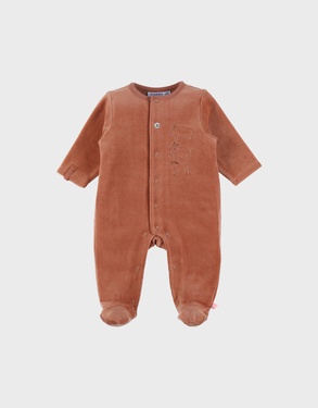 Roestkleurige babypyjama met dierenborduursel in fluweel
