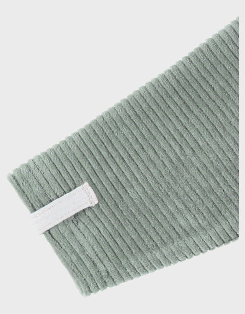 Pyjama bébé en velours vert avec broderie éléphant
