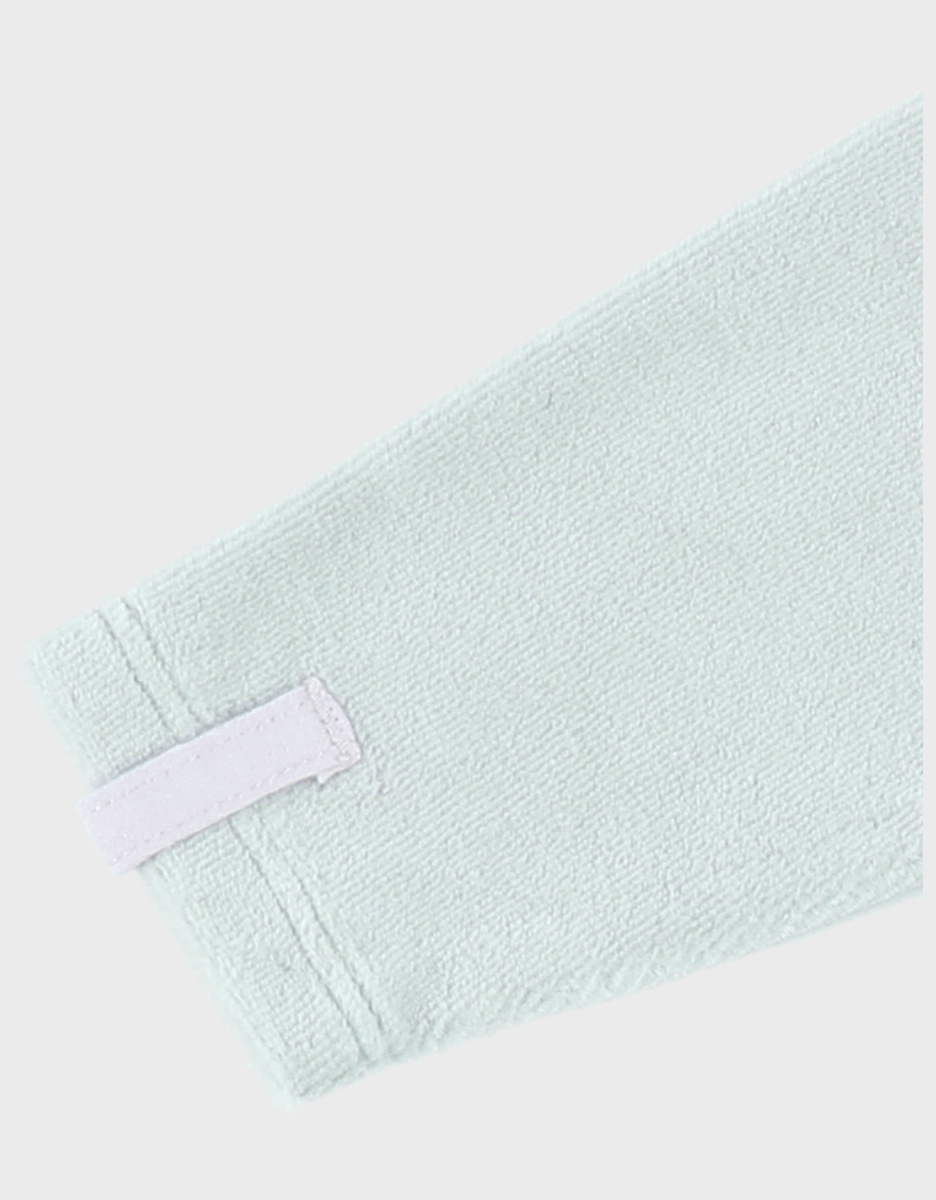Baby pyjamas in green velour with snail embroidery

