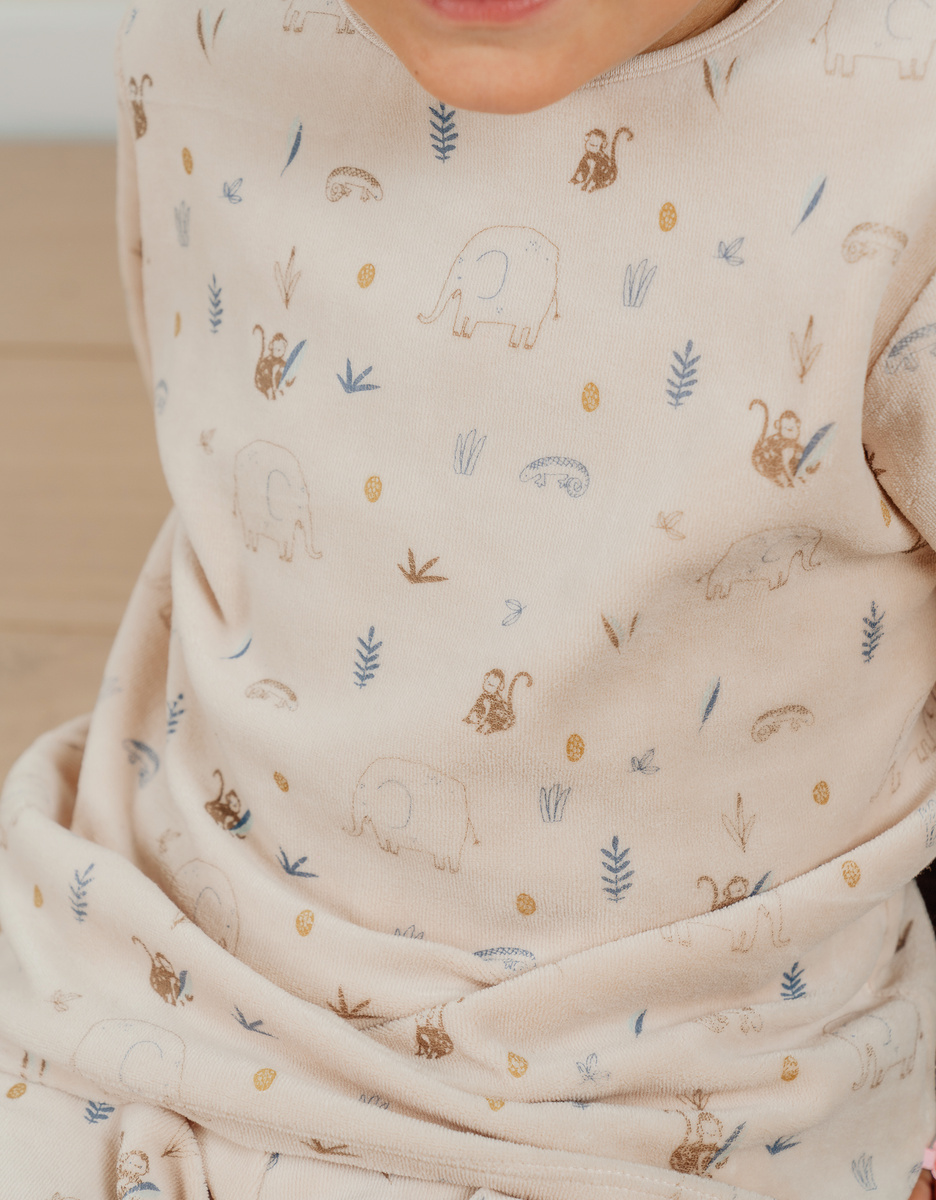 Velvet pyjama set with elephant print
