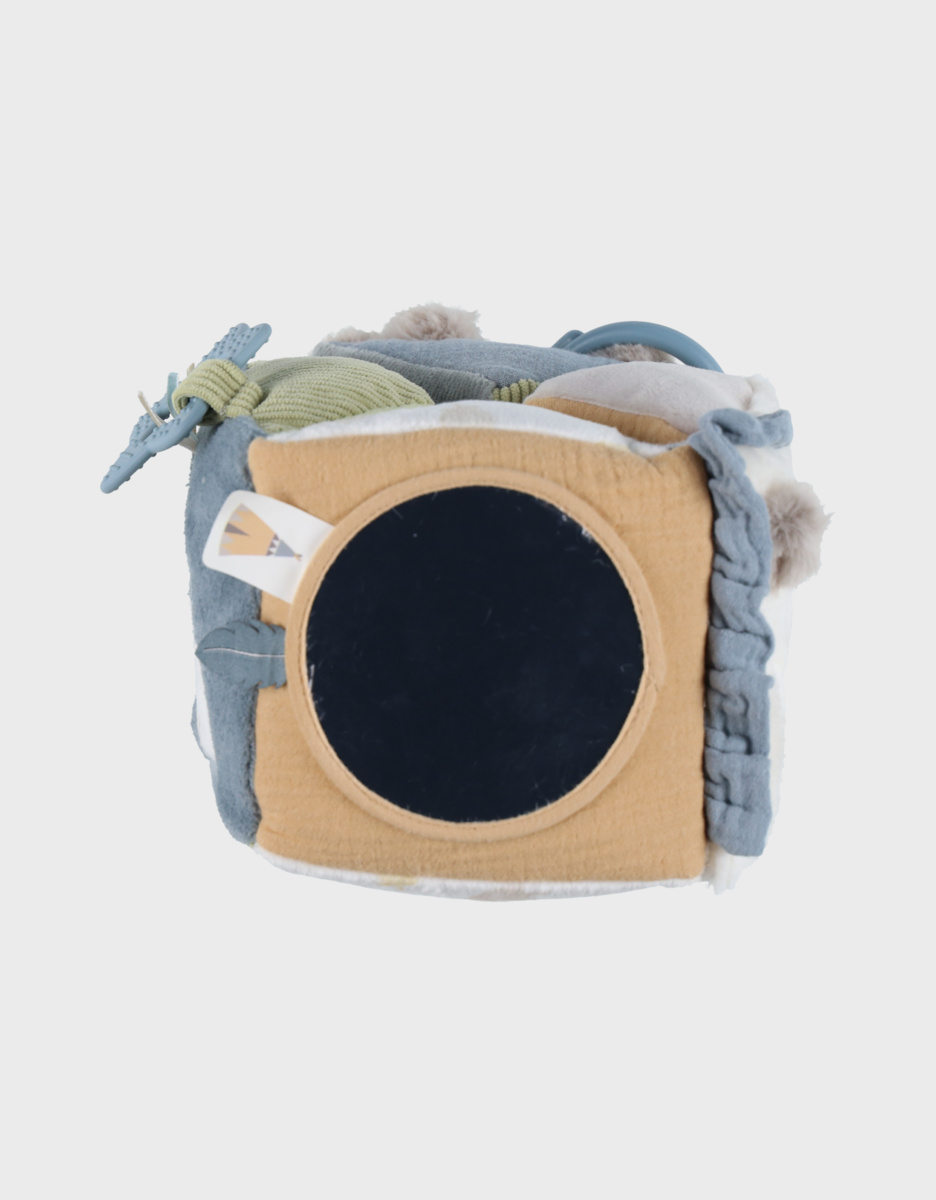 Folding activity cube