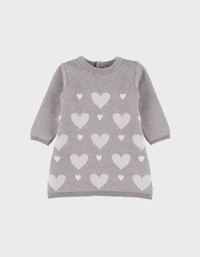 Robe en tricot beige avec cœurs