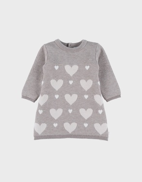 Robe en tricot beige avec cœurs