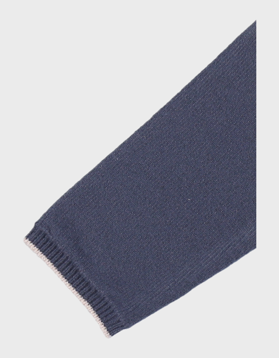 Robe en tricot bleu avec fleurs en tricot