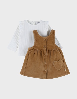 Set bruine denim salopette en wit T-shirt
