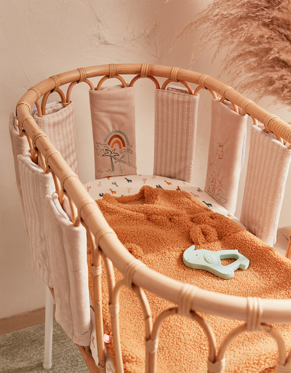 Bed and playpen bar protections, beige