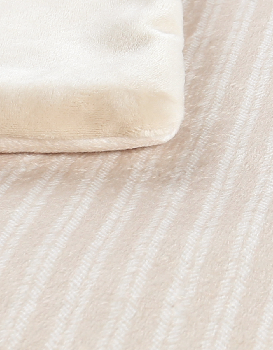 Beige quilted blanket TSO 100 x 140 cm in Veloudoux