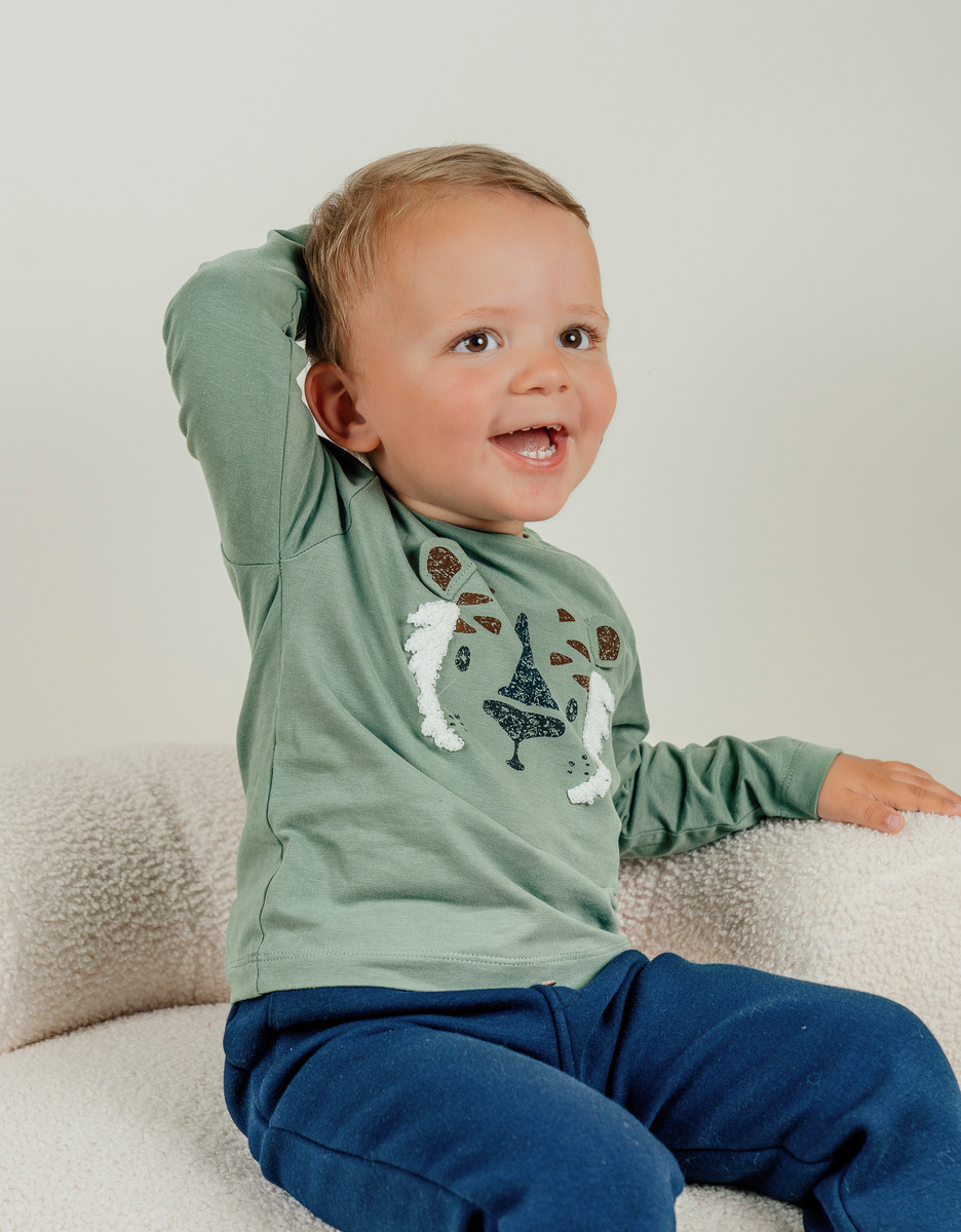 Green long-sleeved jersey T-shirt with tiger print
