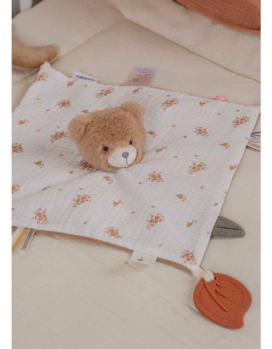 Activity comforter, Lily