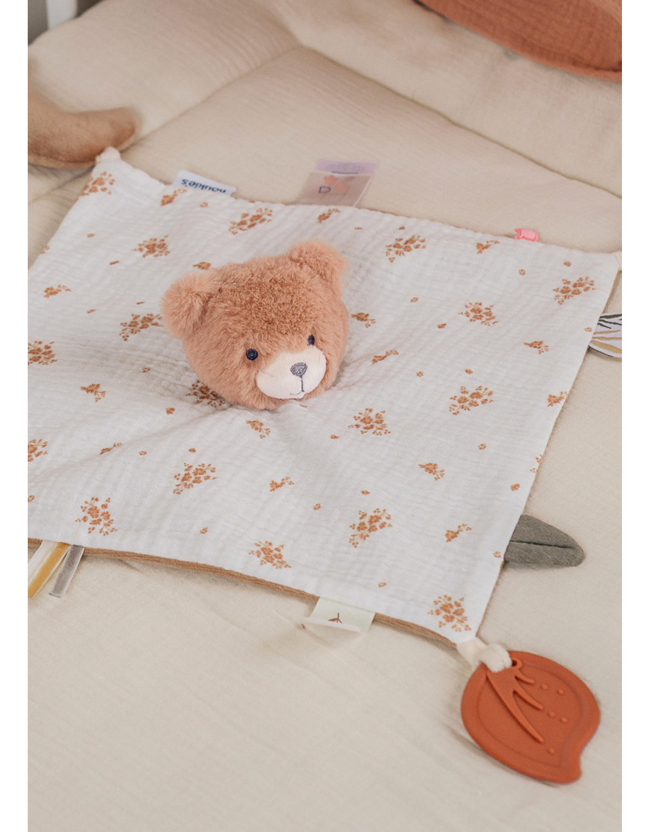 Activity comforter, Lily